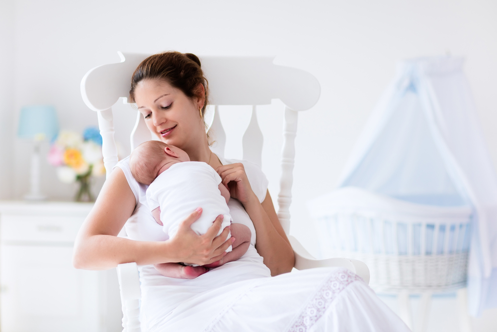 Allattare senza stress: le poltrone per allattamento ideali per le mamme 