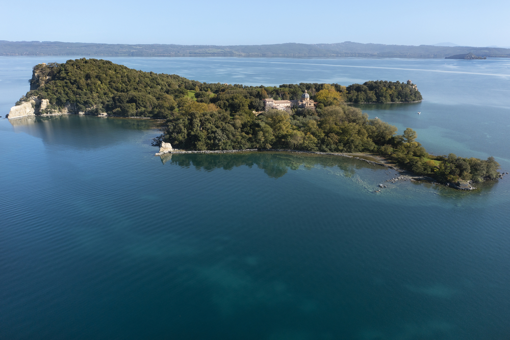 lago di bolsena isola bisentina